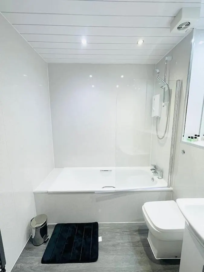 Large Flat In Edinburgh F2 Apartment