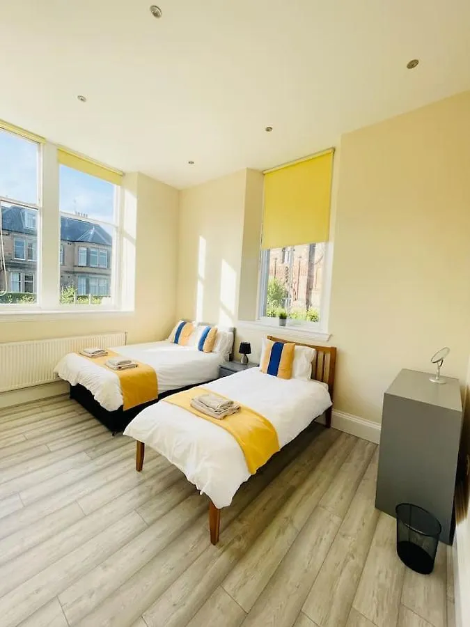 Large Flat In Edinburgh F2 Apartment