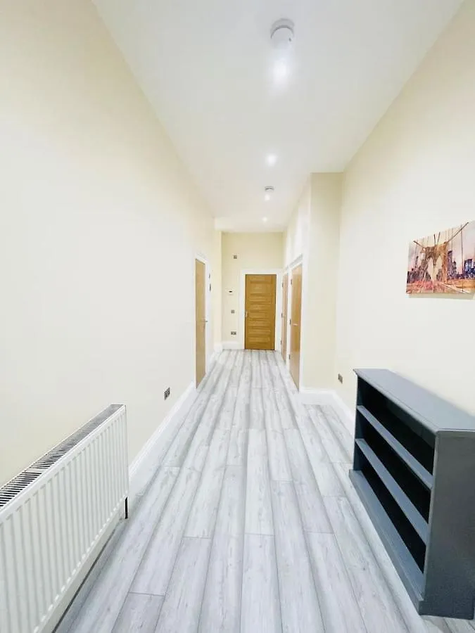 Large Flat In Edinburgh F2 Apartment